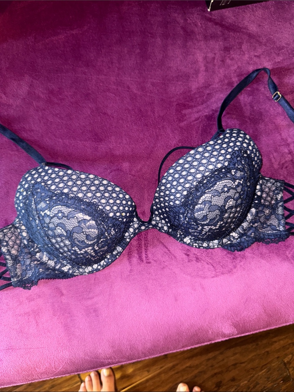 Victoria's Secret Navy Blue Lace Very Sexy Push-Up Bra with Floral Lace 32D